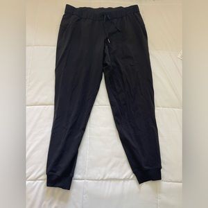 Lululemon on the fly jogger